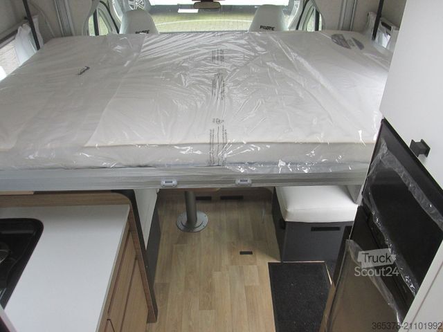 Pusiau integruotas kemperis PILOTE P740 FGJ Evidence*P746FGJ*Hubbett*Automatik*