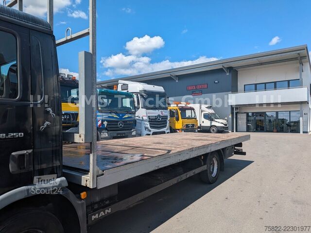 Camión de plataforma MAN TGl 8.250 / Pritsche / Tüv / V6 / Klima