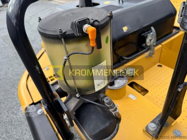 Crawler excavator Caterpillar 325 F LCR Oil Quick OQ70/55