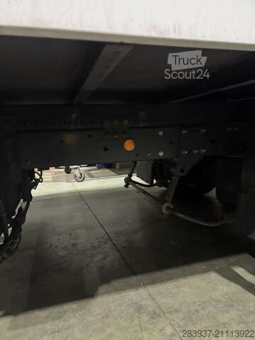 камион с фургон Iveco 75e190