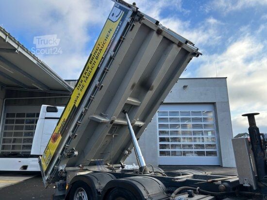 Üç taraflı damperli kamyon MERCEDES-BENZ AROCS 2846, 6X4/2 KIPPER, HMF 2320K-K5 KRAN,  LENK-LIFTACHSE, EURO 6