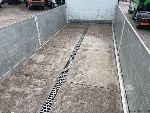 Ciężarówka z płaską platformą MERCEDES-BENZ 1835 Antos / 6m Pritsche / HIAB 144 DLS-3 Pro