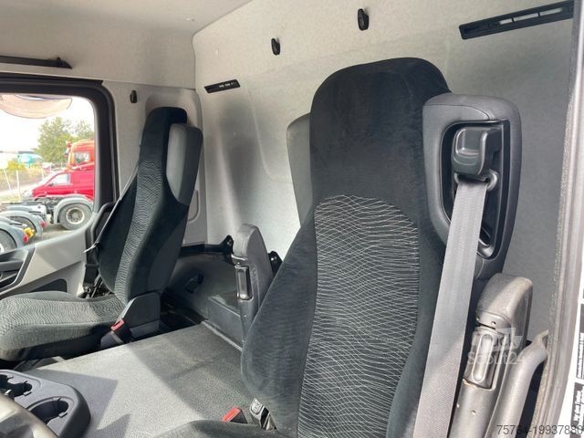 Ciężarówka z płaską platformą MERCEDES-BENZ 1835 Antos / 6m Pritsche / HIAB 144 DLS-3 Pro