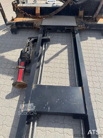  Hammar 140B Sideloader – One Lifting Arm Replaced in 2021