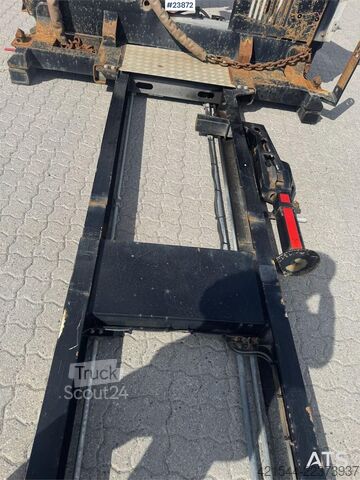  Hammar 140B Sideloader – One Lifting Arm Replaced in 2021