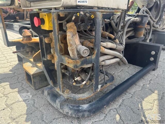  Hammar 140B Sideloader – One Lifting Arm Replaced in 2021