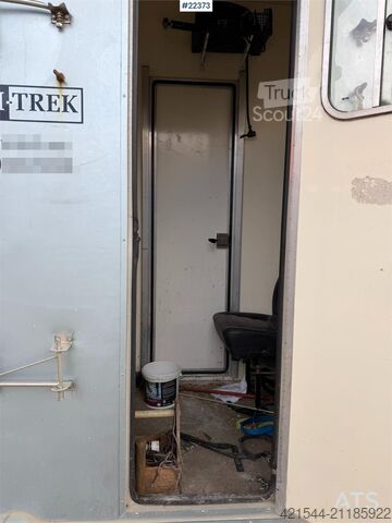 Livestock transport Peugeot Equi-Trek 4x2 horse truck with space for 2 horses