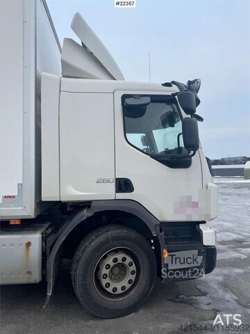 Bőrönd Volvo FE 280 4x2 box truck with full side opening and ta