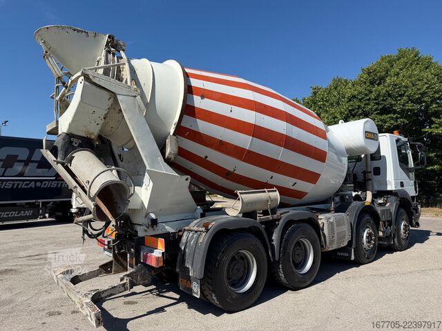 Miešačka betónu na podvozku Iveco Trakker 450