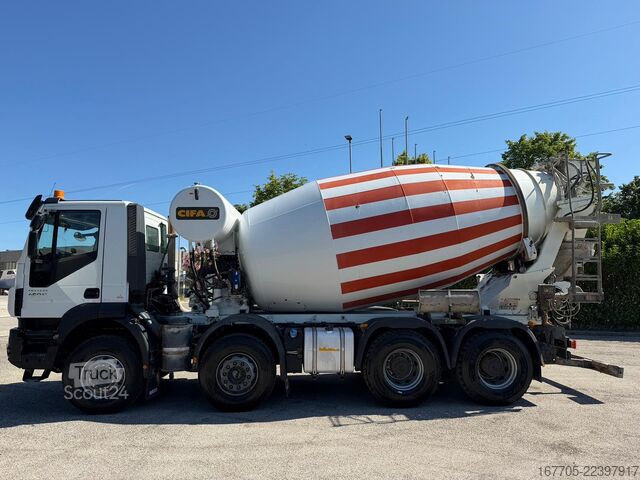 Miešačka betónu na podvozku Iveco Trakker 450