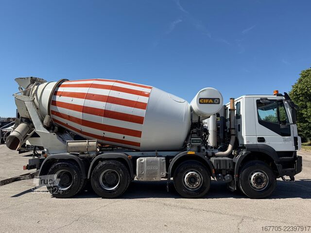Miešačka betónu na podvozku Iveco Trakker 450