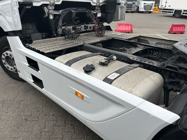 Estándar-SZM Mercedes-Benz Actros 1840 Streamspace / 583 dkm / NL Truck