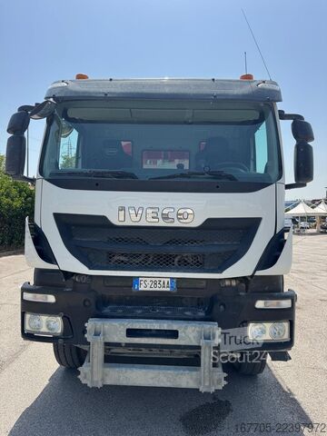 Ruloninė konteinerinė savivartis Iveco TRAKKER 500