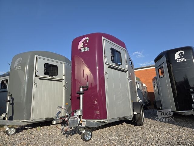 At taşıma römorku Cheval Liberté Touring Country 2,6t berry Sattelschrank