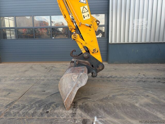 Excavator pe roți JCB JS175W