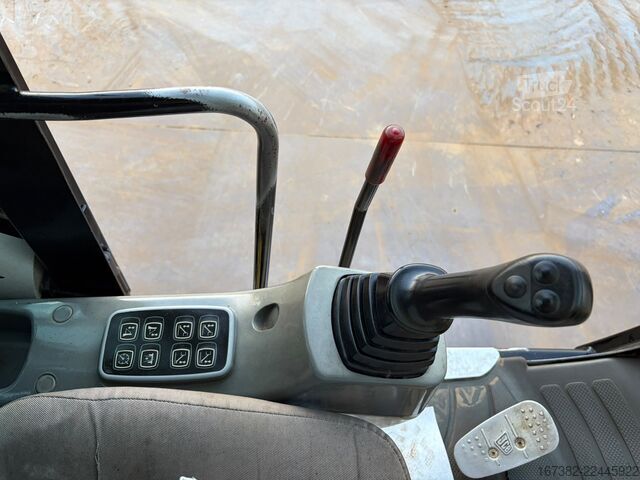 Колісний екскаватор JCB JS175W
