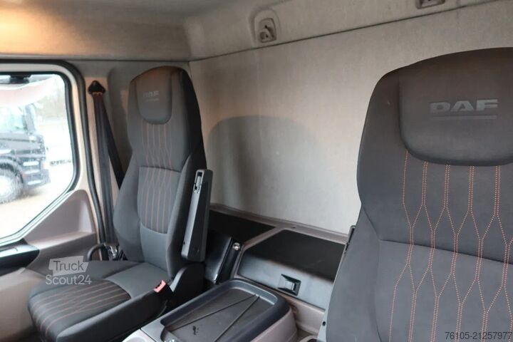 валіза DAF LF 45 .210 Bak + Dhollandia 1500 Kg klep + slaa...