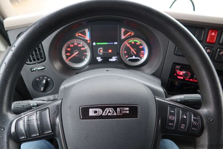 валіза DAF LF 45 .210 Bak + Dhollandia 1500 Kg klep + slaa...