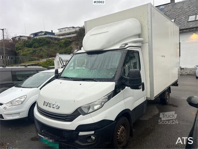 Stationwagen met hoog dak Iveco Daily box van w/ lift