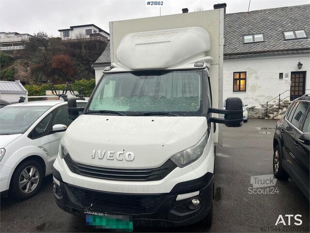 Stationwagen met hoog dak Iveco Daily box van w/ lift