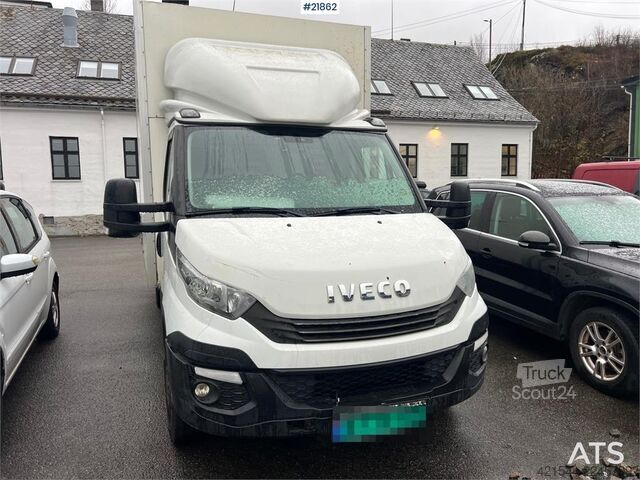 Stationwagen met hoog dak Iveco Daily box van w/ lift