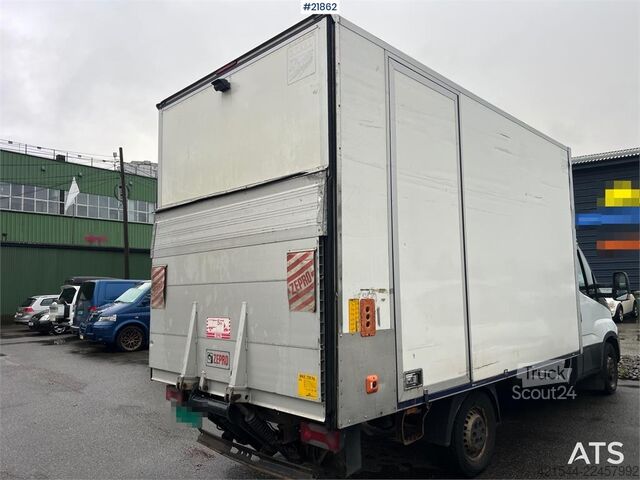 Stationwagen met hoog dak Iveco Daily box van w/ lift