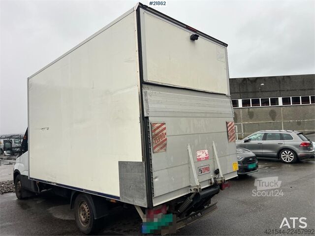 Stationwagen met hoog dak Iveco Daily box van w/ lift