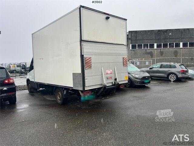 Stationwagen met hoog dak Iveco Daily box van w/ lift