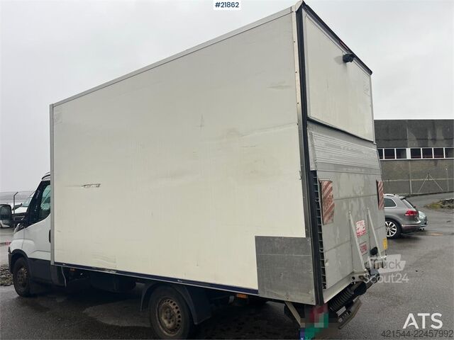 Stationwagen met hoog dak Iveco Daily box van w/ lift
