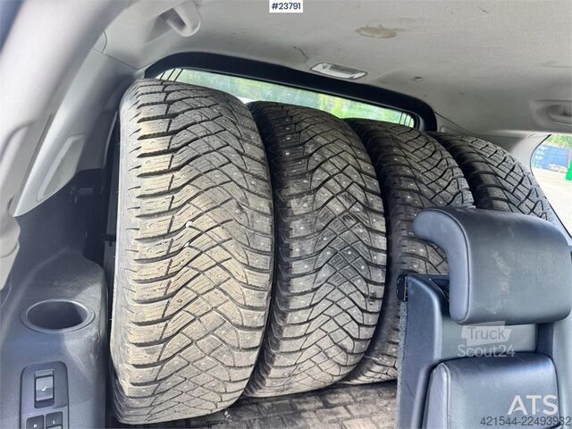 Stasjonsvogn med høyt tak Toyota Land Cruiser – 190 HP – 2 Sets of Tires
