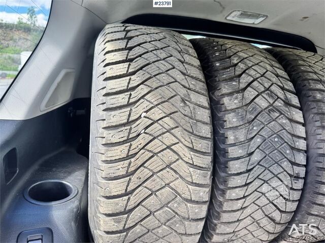 Stasjonsvogn med høyt tak Toyota Land Cruiser – 190 HP – 2 Sets of Tires