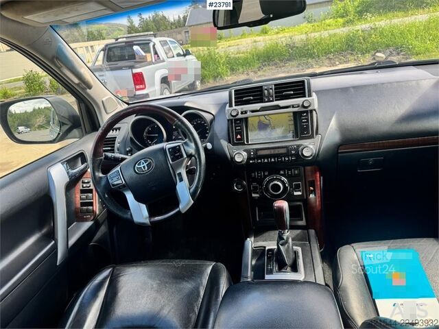 Stasjonsvogn med høyt tak Toyota Land Cruiser – 190 HP – 2 Sets of Tires