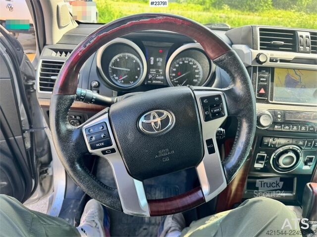 Stasjonsvogn med høyt tak Toyota Land Cruiser – 190 HP – 2 Sets of Tires