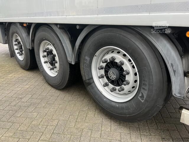 Rörligt golv Knapen Trailers K100 - 92m3 Liftas Floor 10mm