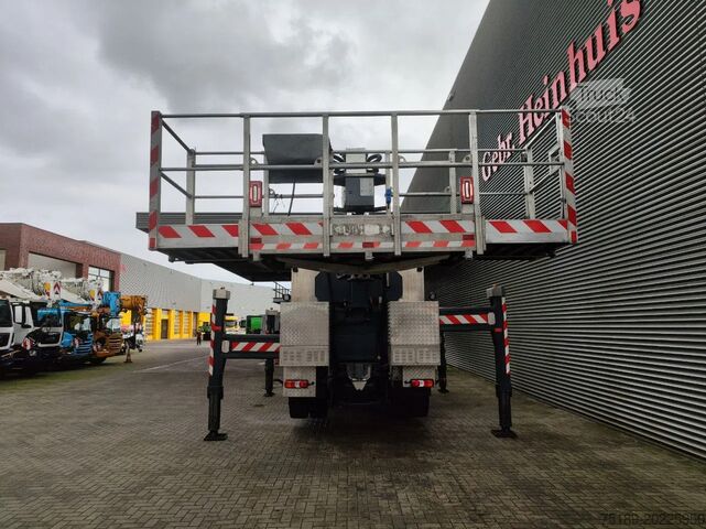 Lyftplattform France Elévateur 284 TBE Mercedes benz Antos 1833 4x2