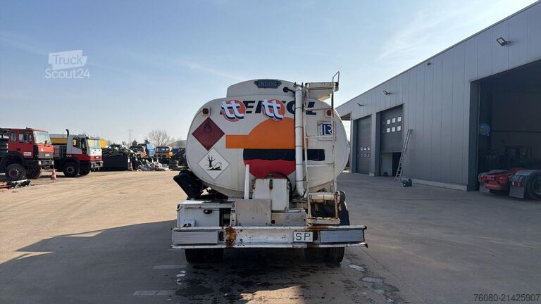 Tanker MAN 10.153 (7410L / STEEL SUSP. / MANUAL PUMP / POM...