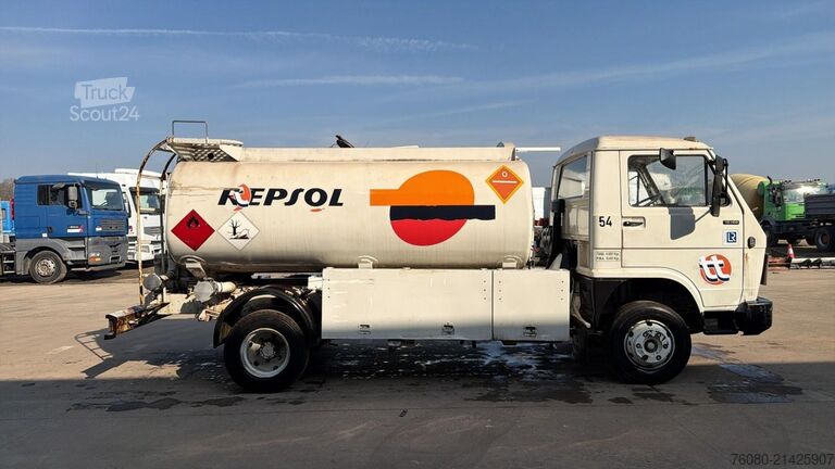 Tanker MAN 10.153 (7410L / STEEL SUSP. / MANUAL PUMP / POM...