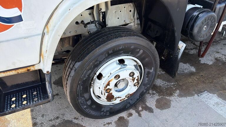 Tanker MAN 10.153 (7410L / STEEL SUSP. / MANUAL PUMP / POM...