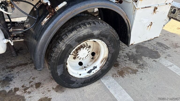 Tanker MAN 10.153 (7410L / STEEL SUSP. / MANUAL PUMP / POM...