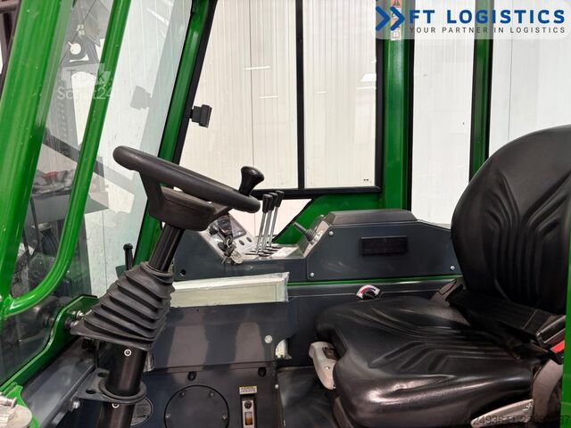 Wózek widłowy czterokierunkowy Combilift CB2500 GAS TRIPLEX 4900 FULL CABIN