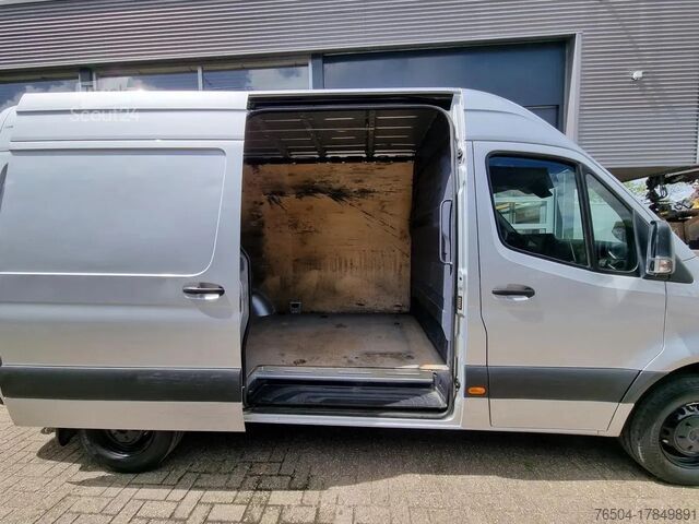 Furgoneta con caja Mercedes-Benz Sprinter 316 CDI 163 PK L2H2 EURO 6C
