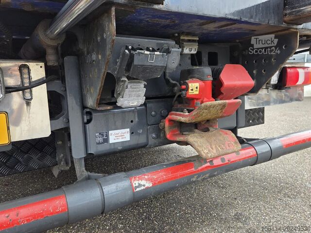 Camion-grue Mercedes-Benz Arocs 8x2 4 Fassi 82TM 2017 euro 6