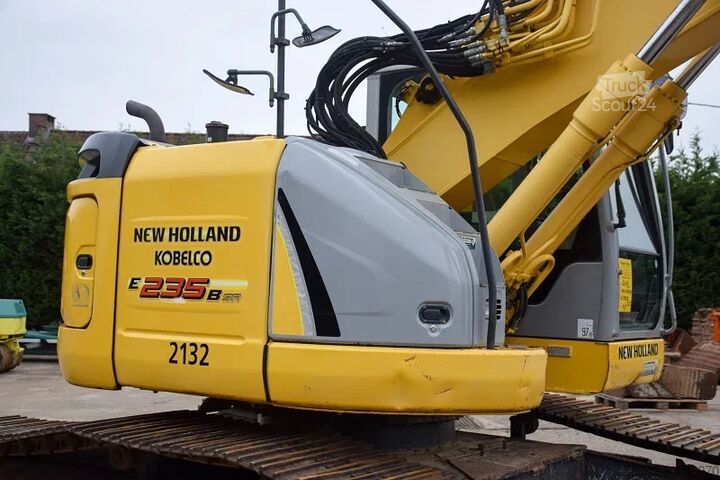Gravemaskine med larvebånd New Holland Kobelco E235B SR-LCT