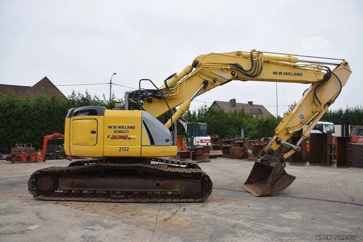 Gravemaskine med larvebånd New Holland Kobelco E235B SR-LCT