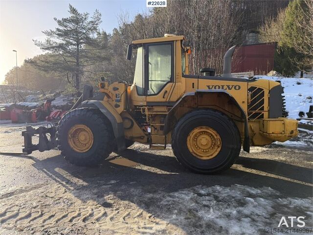 Lader Volvo L110F wheel loader w/bucket and hydraulic pallet f