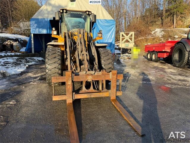 Lader Volvo L110F wheel loader w/bucket and hydraulic pallet f