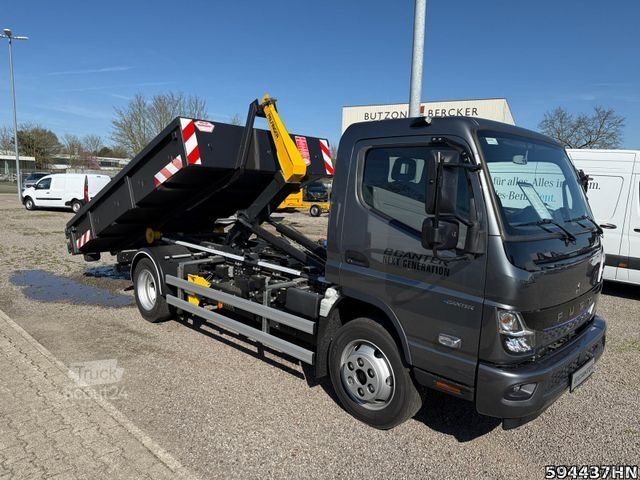 Tipper van FUSO Canter 9C18e M-Batt. Abrollkipper Vfhrzg.