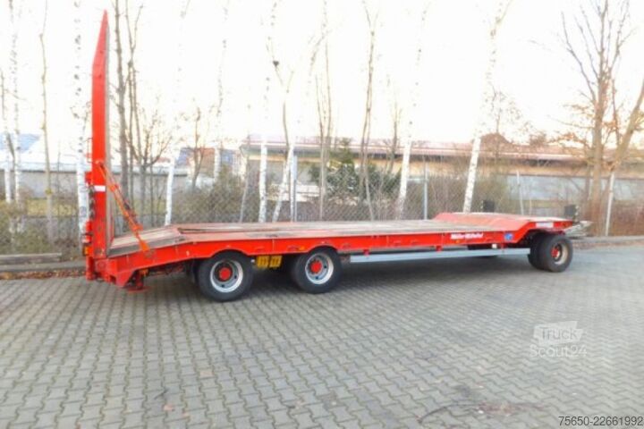 Tieflader Anhänger Müller-Mitteltal T 3  3 Achs Tieflader- Anhänger