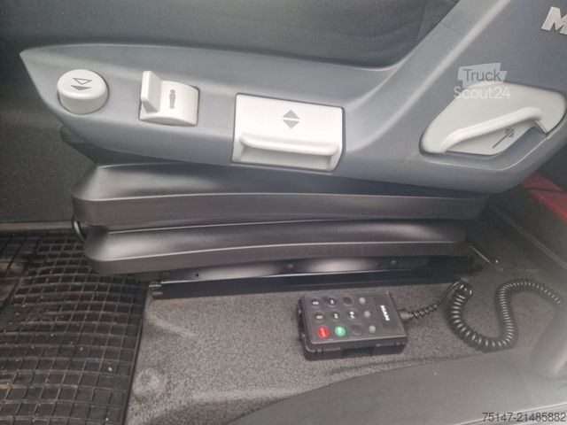 Box van MAN TGL 8.220 4x2 BL 3 Sitzer Möbelkoffer Klima