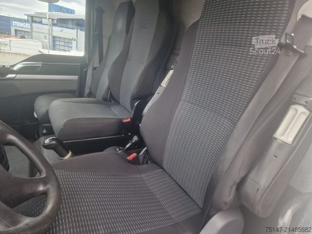 Box van MAN TGL 8.220 4x2 BL 3 Sitzer Möbelkoffer Klima